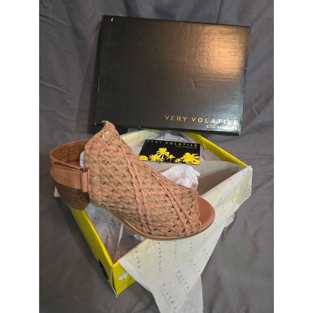NWT Very Volatile Women's Longview Heeled Sandal Size 7